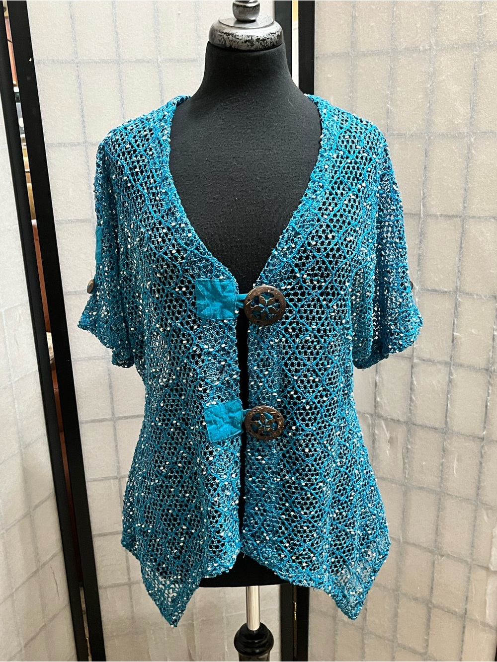 ULTIMATE Turquoise Open-Knit Short Sleeve Sweater with Decorative Buttons SIZE L